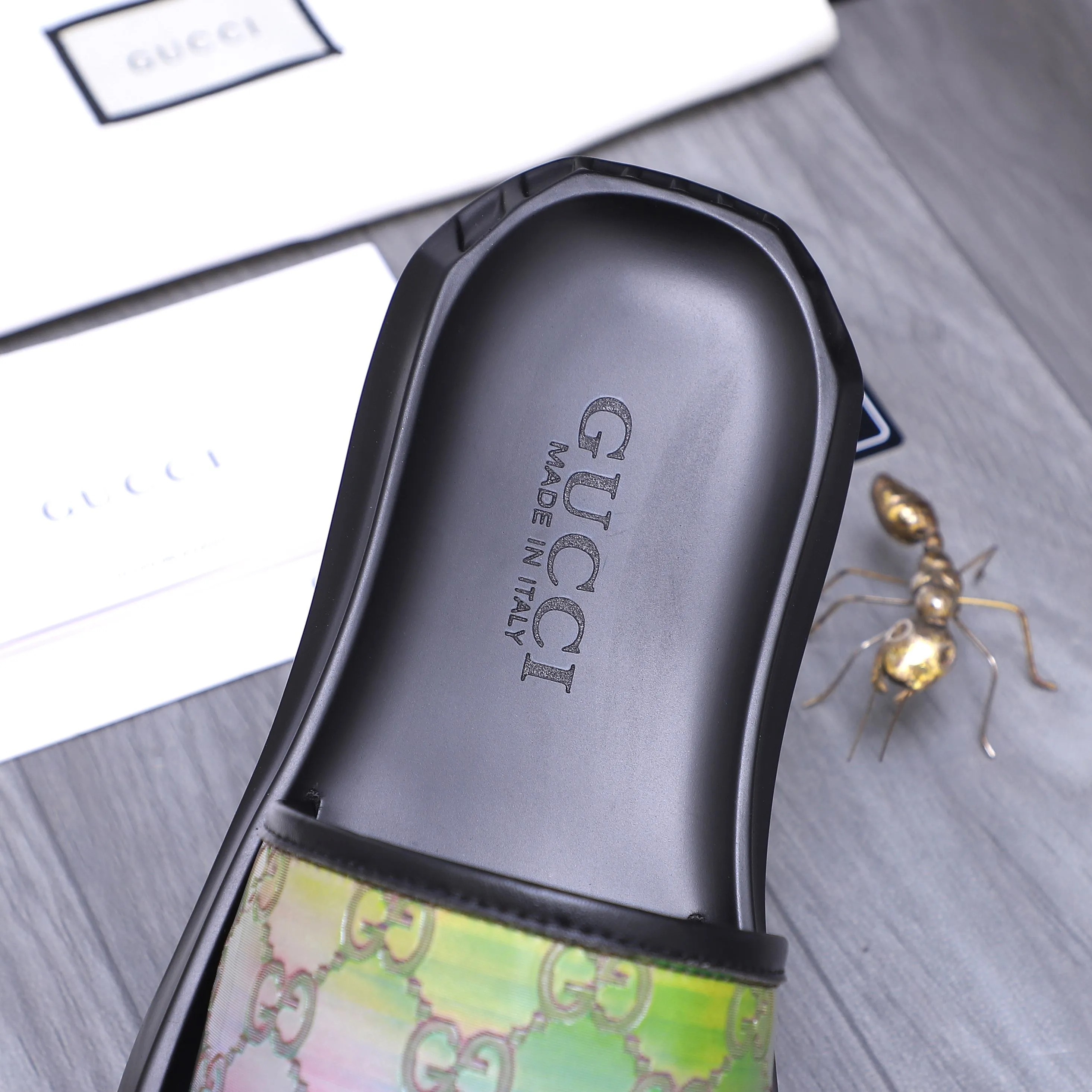 Men's shoes 💰280 Product trademark: GUCCI "Gucci" slippers Regular size: 38-44 (45.46 custom-made, non-returnable) Product materials: Selected embossed cowhide upper, instep imitation leather lining, original outsole